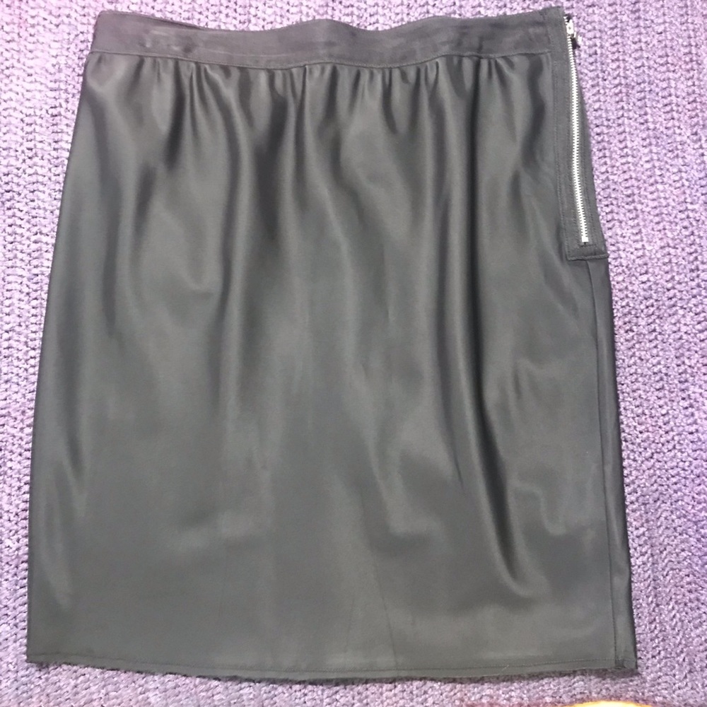 EUC Club Monaco black side zip skirt sz 8